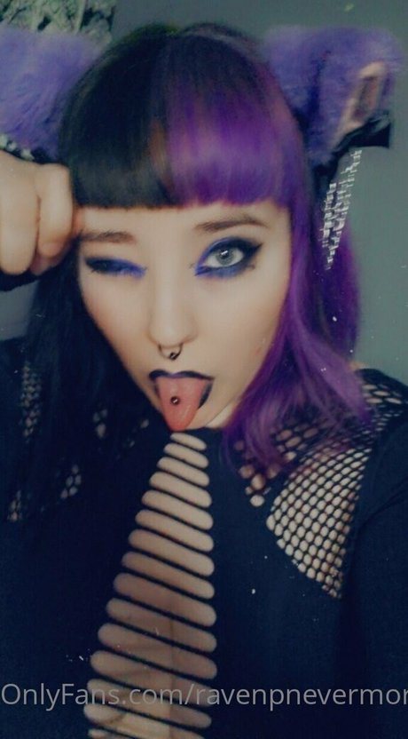 Naakte gelekte OnlyFans-foto van Ravenpnevermore
