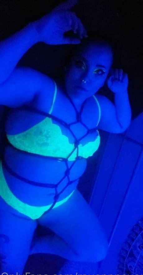 Naakte gelekte OnlyFans-foto van Ravenpnevermore