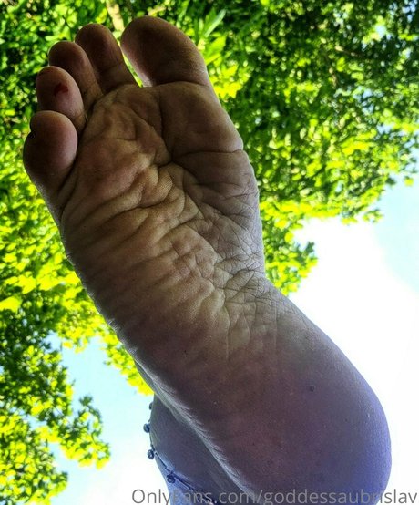 Naakte gelekte OnlyFans-foto van Goddessaubrislav