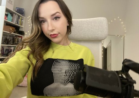 Naakte gelekte OnlyFans-foto van Jackiembutler