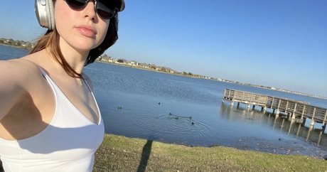 Naakte gelekte OnlyFans-foto van Jackiembutler