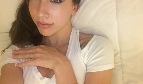Naakte gelekte OnlyFans-foto van Jackiembutler