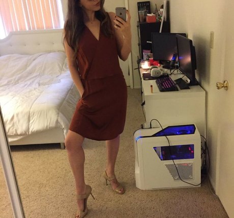 Naakte gelekte OnlyFans-foto van Jackiembutler