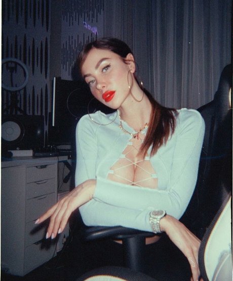 Naakte gelekte OnlyFans-foto van Valentina Fradegrada