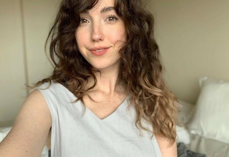 Naakte gelekte OnlyFans-foto van Breebunn