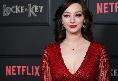 Naakte gelekte OnlyFans-foto van Emma Dumont