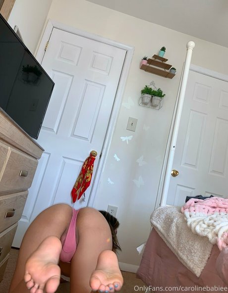 Naakte gelekte OnlyFans-foto van Carolinebabiee