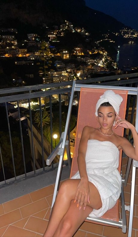 Naakte gelekte OnlyFans-foto van Anabel Hernandez