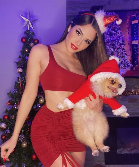 Naakte gelekte OnlyFans-foto van Kardelen Toprak
