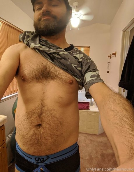 Naakte gelekte OnlyFans-foto van Hairhound
