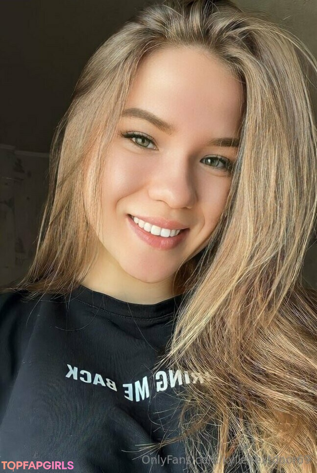 Naakte gelekte OnlyFans-foto van Kylienextdoor69 #1034