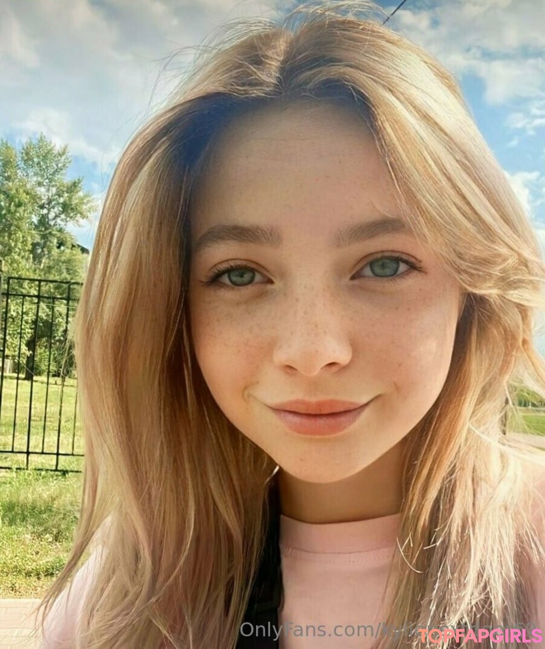 Naakte gelekte OnlyFans-foto van Kylienextdoor69 #1036