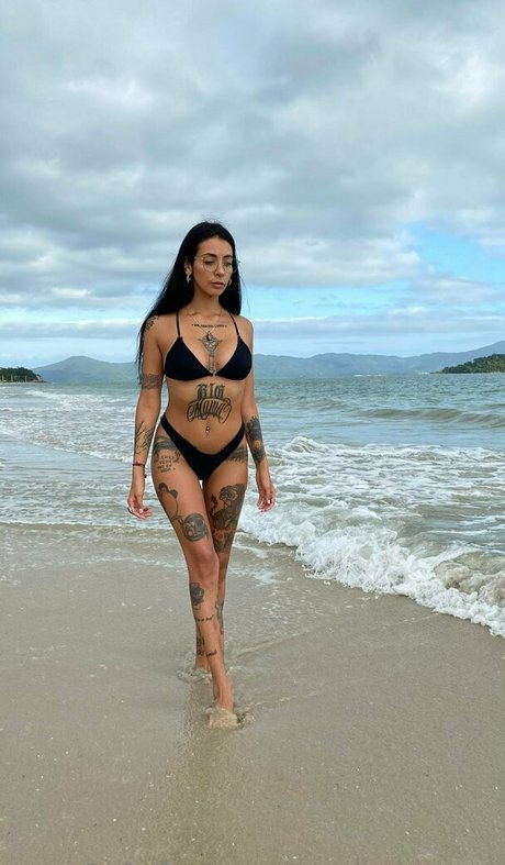Naakte gelekte OnlyFans-foto van Selvamora
