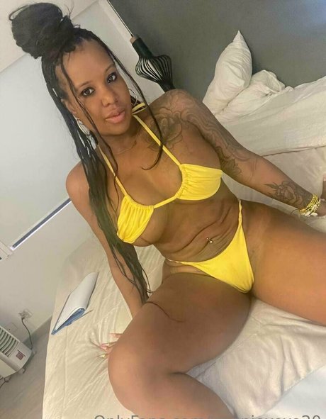 Naakte gelekte OnlyFans-foto van Minniexoxo20