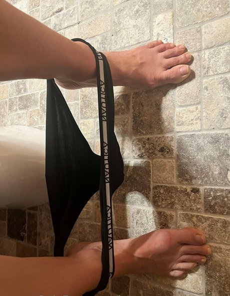 Naakte gelekte OnlyFans-foto van Longtoesallystormy