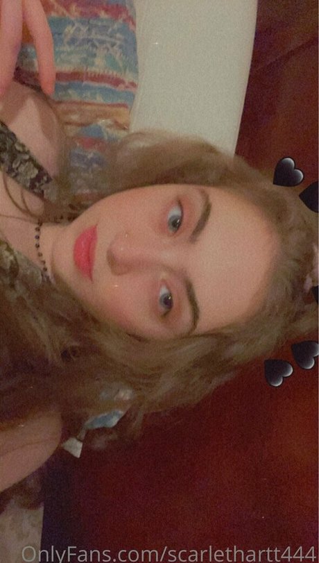 Naakte gelekte OnlyFans-foto van Scarlethartt444