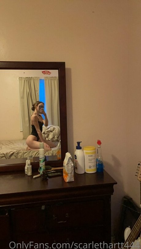 Naakte gelekte OnlyFans-foto van Scarlethartt444