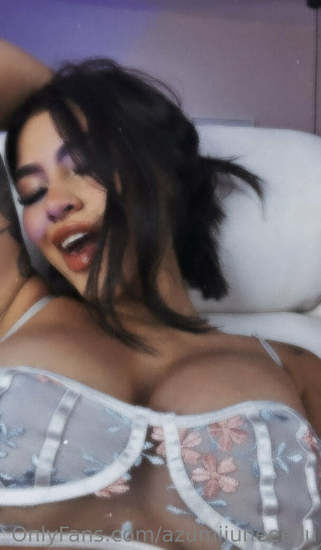 Naakte gelekte OnlyFans-foto van Azumijuneeeliu