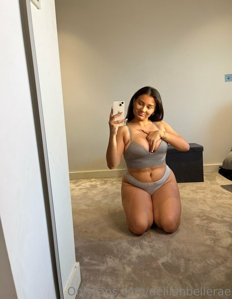 Naakte gelekte OnlyFans-foto van Delilahbellerae