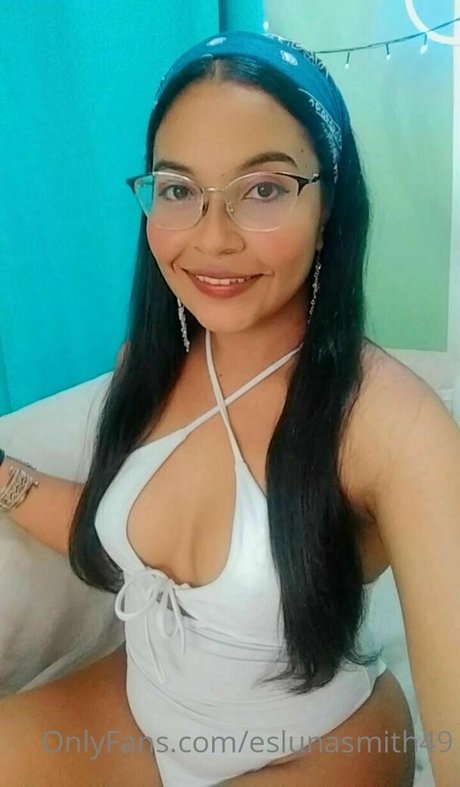 Naakte gelekte OnlyFans-foto van Eslunasmith49