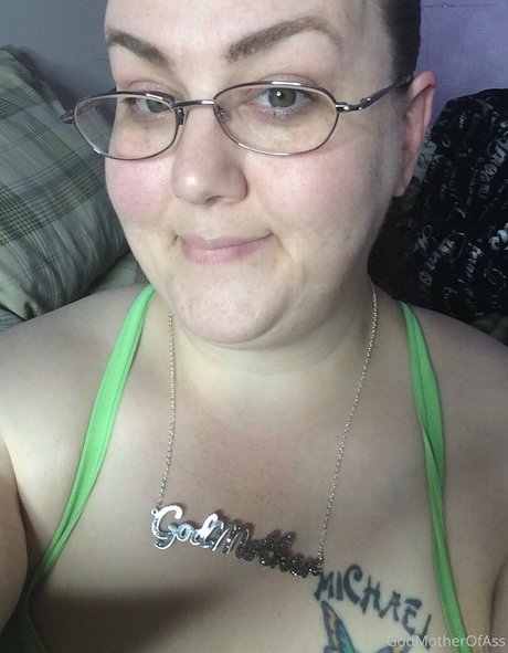 Naakte gelekte OnlyFans-foto van Godmotherthegreatfree