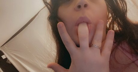 Naakte gelekte OnlyFans-foto van Dizzylizzy8674