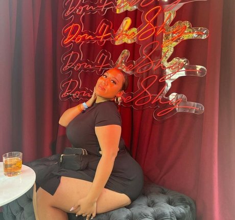 Naakte gelekte OnlyFans-foto van Kathrynn Marie