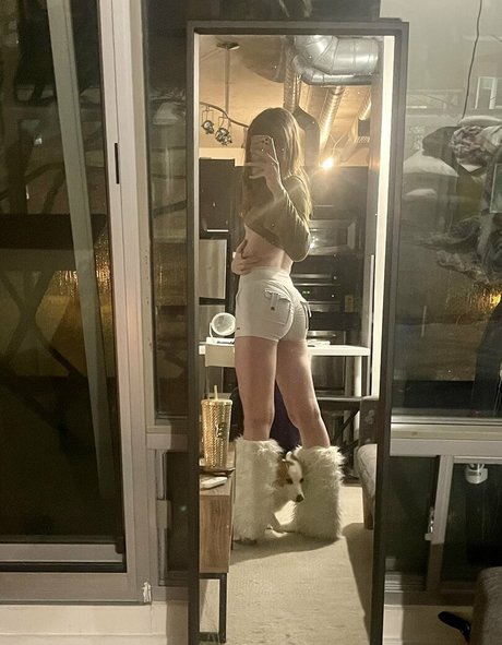 Naakte gelekte OnlyFans-foto van Aria Faye