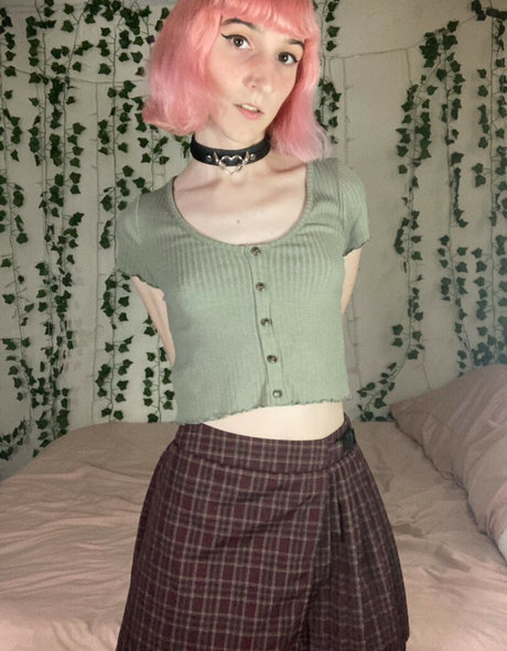 Naakte gelekte OnlyFans-foto van Bubblepinkelle