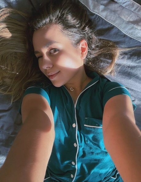 Naakte gelekte OnlyFans-foto van Honeygirl