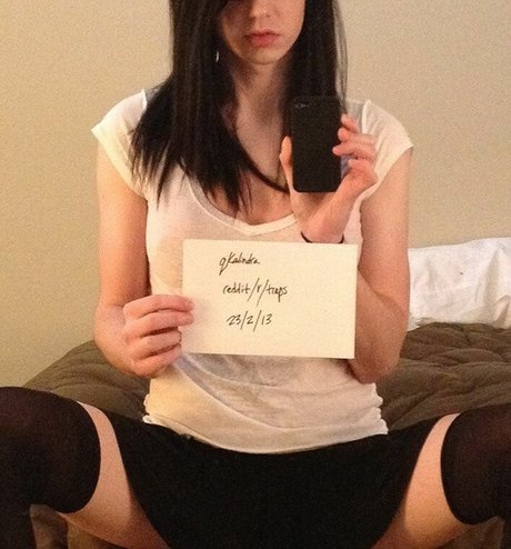 Naakte gelekte OnlyFans-foto van Kalindra Chan