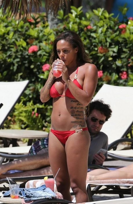 Naakte gelekte OnlyFans-foto van Sydney Leroux