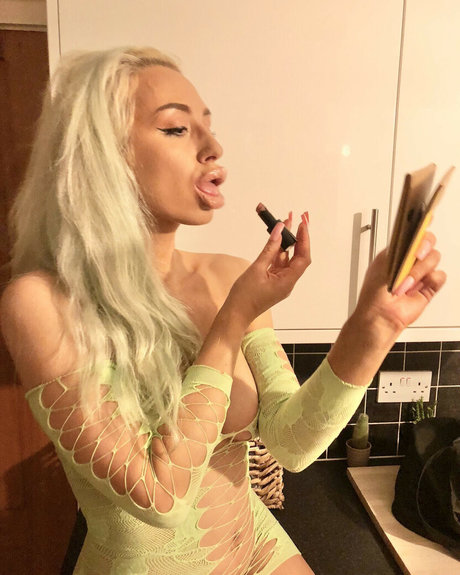 Naakte gelekte OnlyFans-foto van Bimbobrookelle