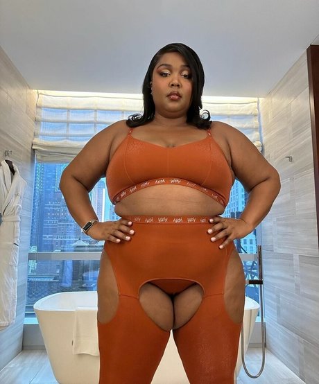 Naakte gelekte OnlyFans-foto van Lizzo