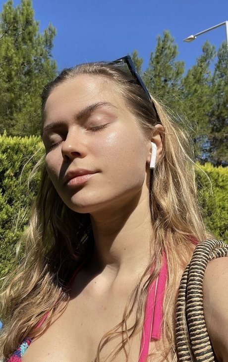 Naakte gelekte OnlyFans-foto van Lizi Asmr
