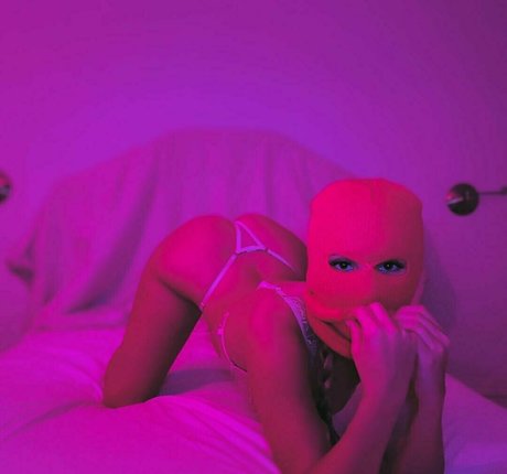 Naakte gelekte OnlyFans-foto van Bellabluntz
