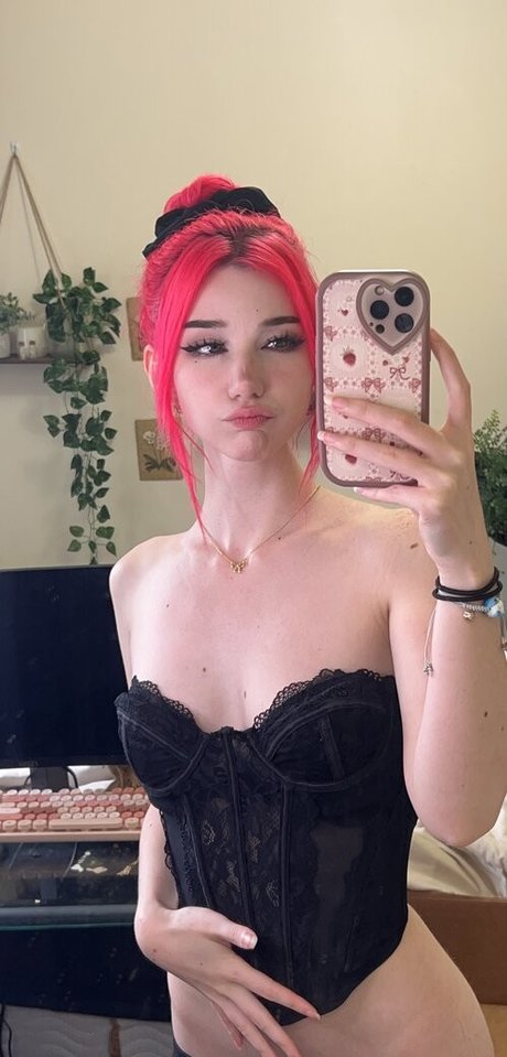 Naakte gelekte OnlyFans-foto van Daniellemercedie