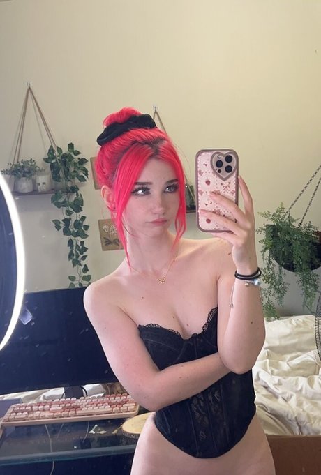 Naakte gelekte OnlyFans-foto van Daniellemercedie