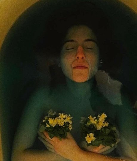 Naakte gelekte OnlyFans-foto van Beyza Durusu