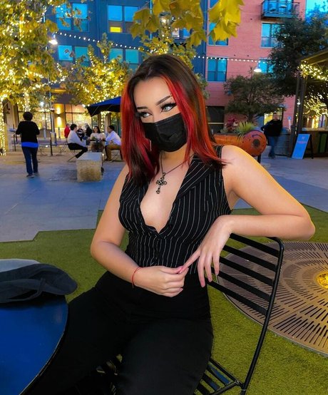 Naakte gelekte OnlyFans-foto van Chxrrychick