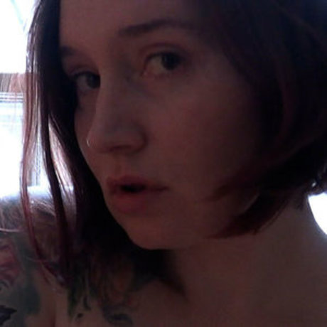 Naakte gelekte OnlyFans-foto van Bettie Bondage