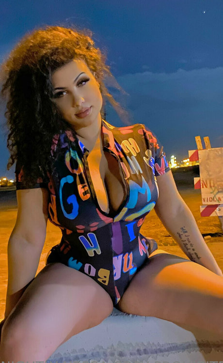 Naakte gelekte OnlyFans-foto van Nessatnight