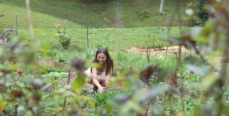 Naakte gelekte OnlyFans-foto van Mother The Mountain Farm