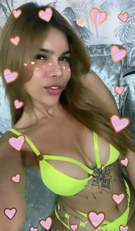 Naakte gelekte OnlyFans-foto van Cikgumelati1