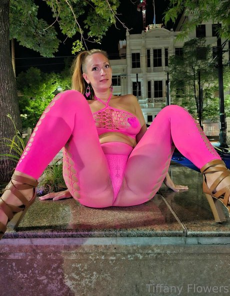 Naakte gelekte OnlyFans-foto van Thetiffanyflowers
