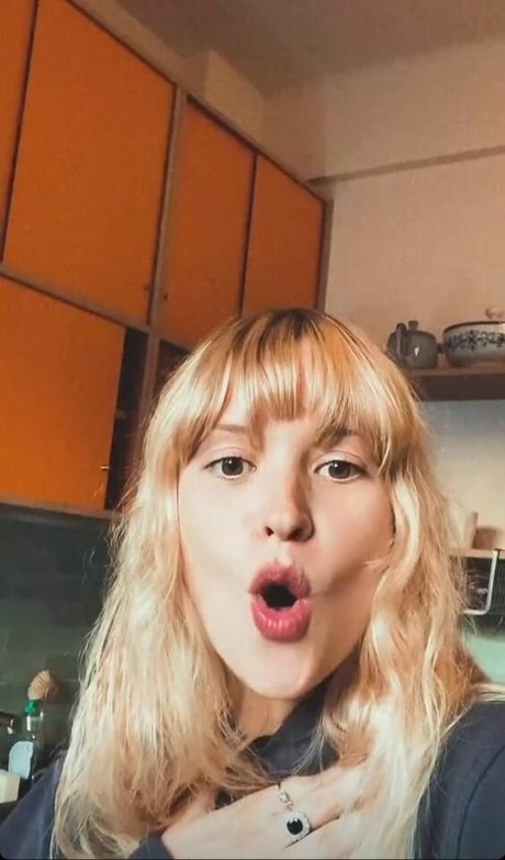 Naakte gelekte OnlyFans-foto van Angele Van Laeken