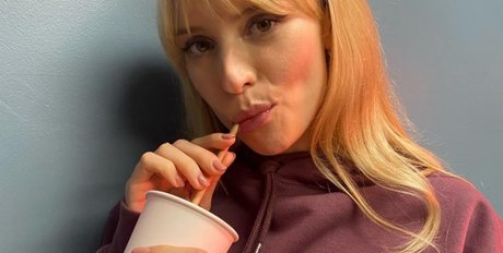 Naakte gelekte OnlyFans-foto van Angele Van Laeken
