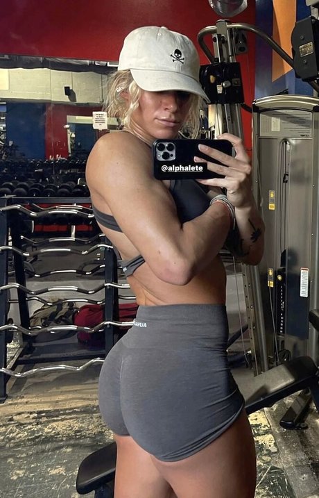 Naakte gelekte OnlyFans-foto van Sol Ruca