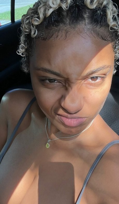 Naakte gelekte OnlyFans-foto van Planterriah