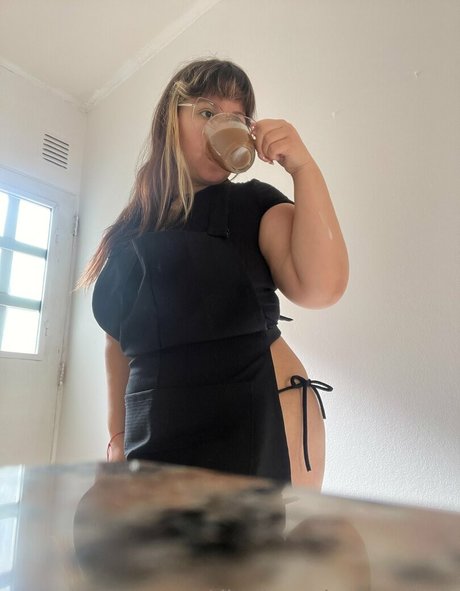 Naakte gelekte OnlyFans-foto van Lilathecatlady